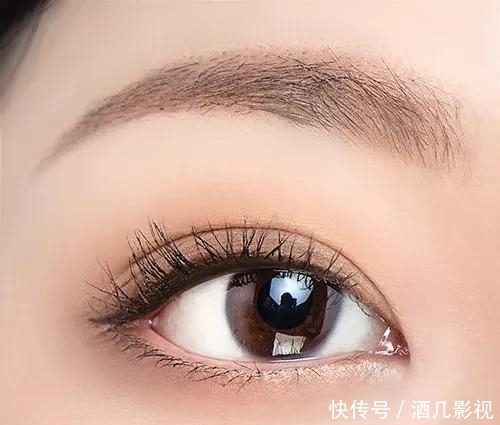  睫毛@?日杂妆高级感十足，原来是这样妆出来的！