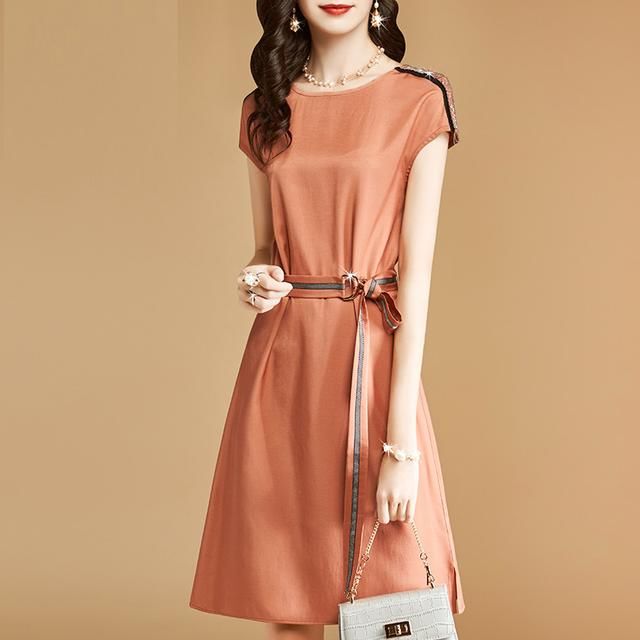 真没想到!“玉米黄”a字裙，60后人穿，美的令人一见钟情