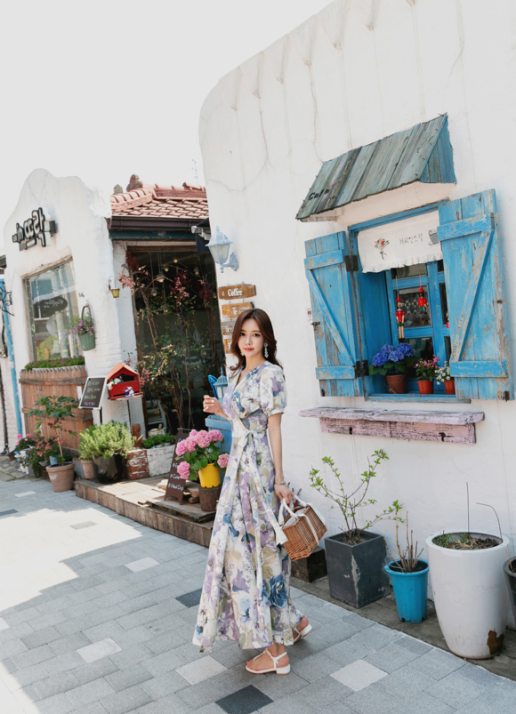 女神孙允珠，油墨水彩阿尔勒田园花亭长裙