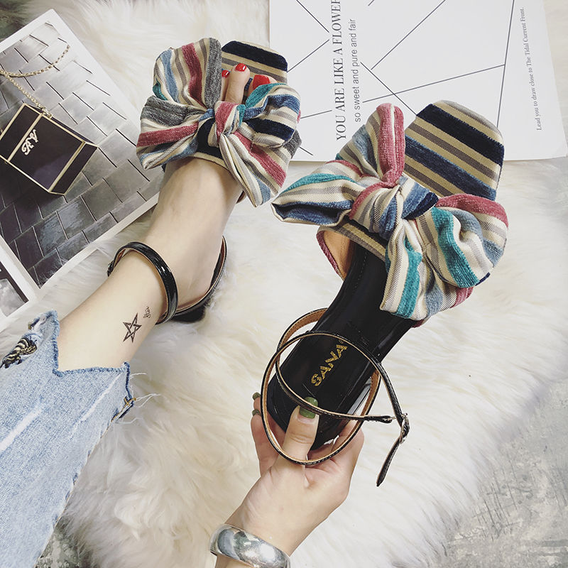 马蹄跟凉鞋真是懒人必备，上脚清爽，搭啥衣服都好看