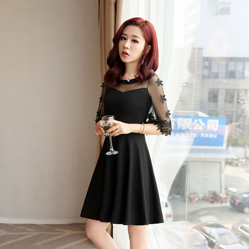 现在的小姑凉真会打扮，大胆“透视装”直接穿，不知要迷倒多少人