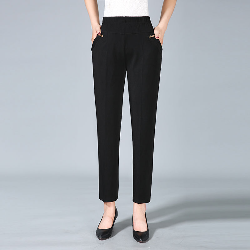 会打扮的女人都不穿裙子了，现在流行下面这些女裤，美出新高度