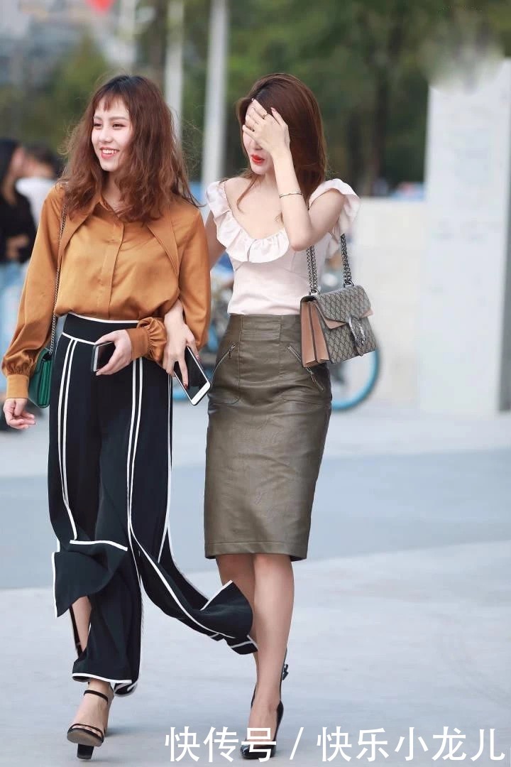  撩人|街拍：高颜值小姐姐，在撩发或者撩人的路上，越走越远！