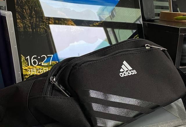  [开卖]都说黑色百搭！adidas即将开卖的Superstar让我想起刚入手的腰包