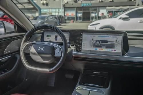  『这辆』小鹏P7初体验！这辆车除了续航700km之外，还有其他的惊喜吗？