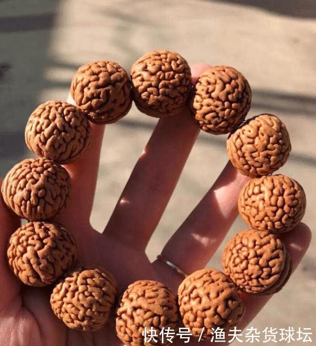  『手串』玩包浆，这六种手串最美！没玩过别说你是文玩人