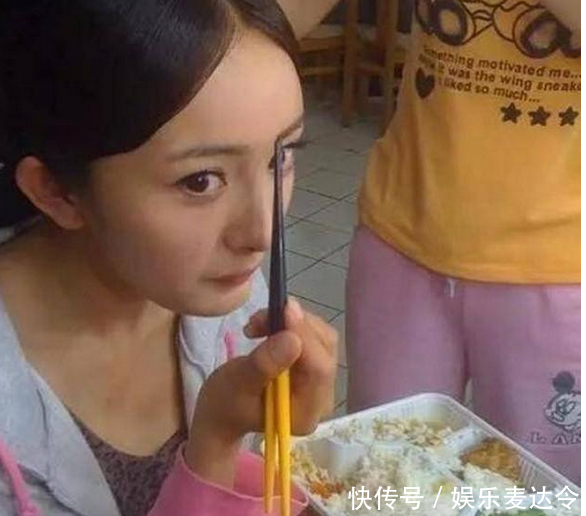 明星晚餐:杨幂只吃米饭,郑爽只吃水果,而她就厉