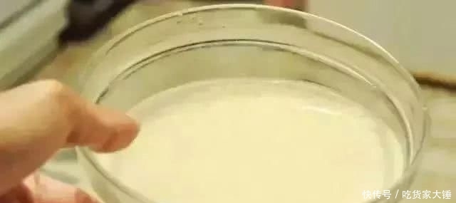 『脸部』牙膏加它睡前涂抹脸部,一周斑点消失无踪
