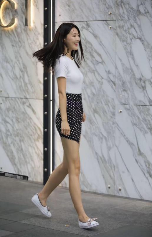 「衣服」街拍:微胖女孩都可以穿的裙子,就是这么好看了!