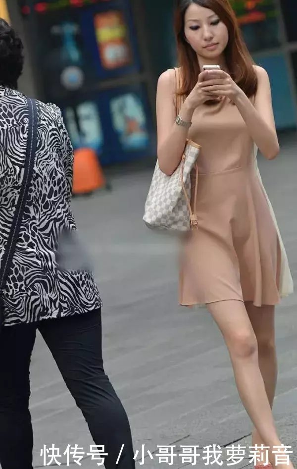 气质小姐姐鱼尾连衣裙气质迷人，尽显大长腿吸睛无数