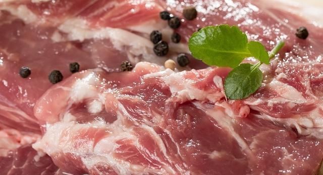 猪肉价格上涨，老百姓觉得贵，20元一斤到底贵不贵