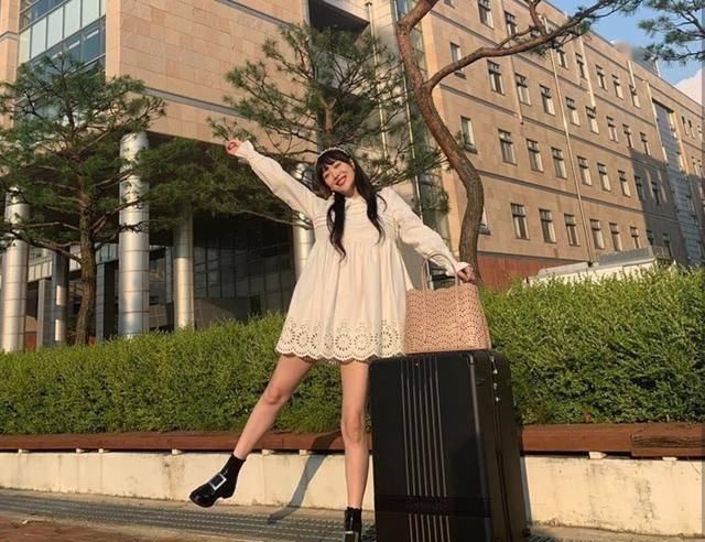  『队友』已故女星崔雪莉26岁生忌 队友Amber晒昔日合照:我们再一起去玩吧