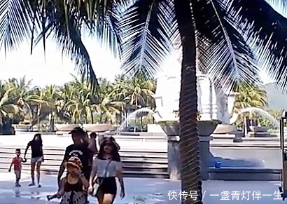 去越南买水果，老板递来一次性手套时最好别接，导游：小心被套路