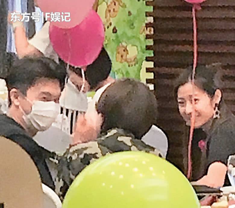 TVB视帝老被传和老婆离婚 这次一家三口齐出动力破谣言