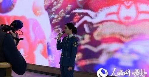  #人民网#人民网网友试乘地铁新线 车站便利智能获赞