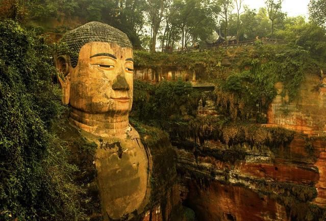 中国有两座很霸气的雕像，在国内非常著名，不少游客慕名而来