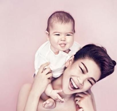  『值高』遭吐槽＂中国最丑＂超模，远嫁法国豪门，7岁混血儿子颜值高