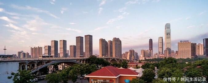  [第一名]中国中部最“土豪”的省会，武汉第二，第一名意料之中