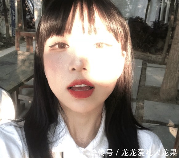  特别|00后常对嘴唇做这3种动作，早晚会逆风翻盘，难怪美成仙女脸！