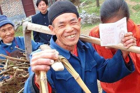 有人提议交过的公粮抵社保费用，农民叫好，专家：不可能实现
