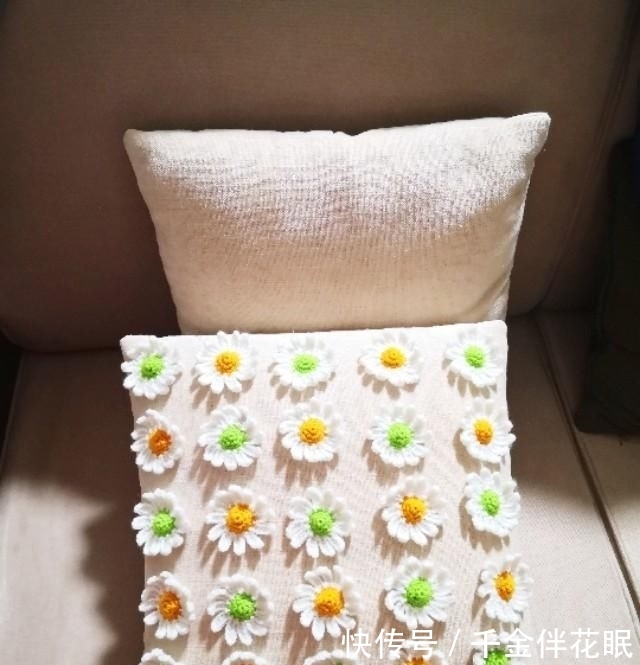  「花香」像闻花香一样看着雏菊，每天都变得美丽