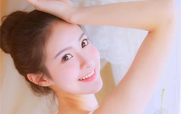 「女生」女生洗完澡之后,不要着急涂身体乳,一定要牢记这些对皮肤才会好