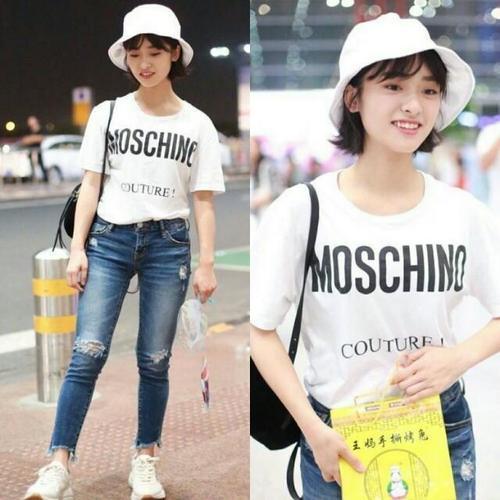 沈月机场终于穿短裤秀腿了，竟还搭配了一双高筒袜，更是毁全身