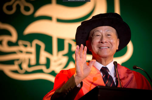 世界顶级隐形首富,坐拥8500亿,资产超贝佐斯为何选择藏富?