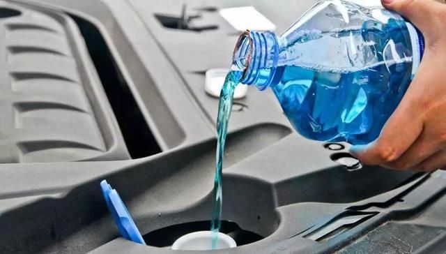  【更换】寒冬到来，两种汽车玻璃水不要买更不要用，新手司机最