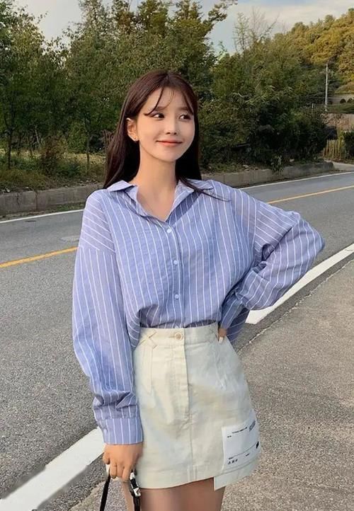  「气色」今年流行“经典蓝”质感穿搭，提亮气色显品味