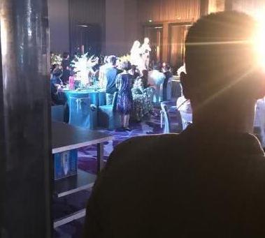 张馨予工作人员辟谣:“何捷接亲照”是假的,劳斯莱斯也是假的