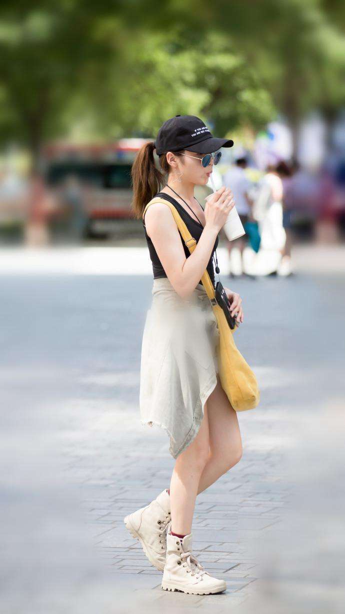 北京街拍, 身材好的女生这么搭, 轻松显出性感身姿, 让人一见难忘