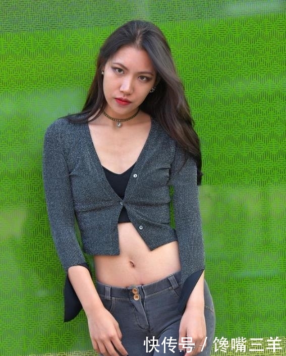【 美女】苗条身姿，特别有魅力！，美女街拍：甜美气质的小姐姐