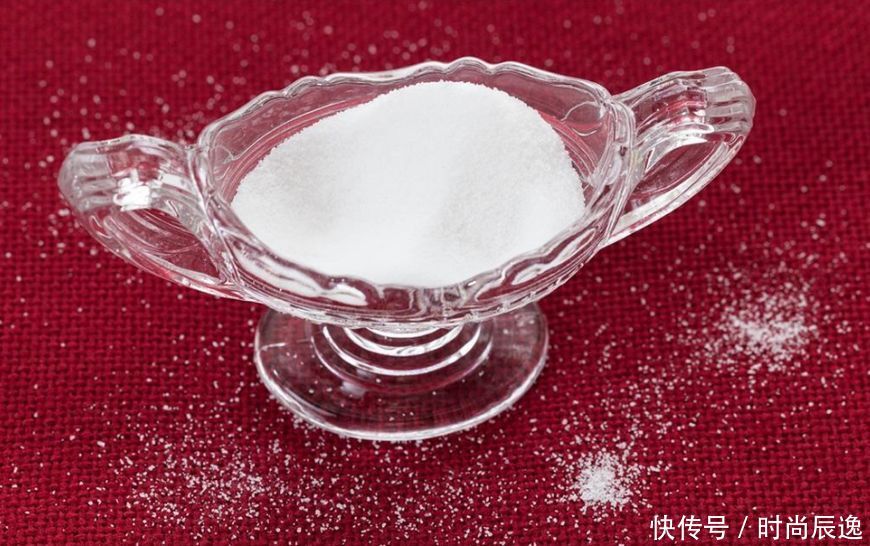 食盐配它，睡前混合擦脸，一月成功摆脱斑点，两月皮肤水嫩水嫩的