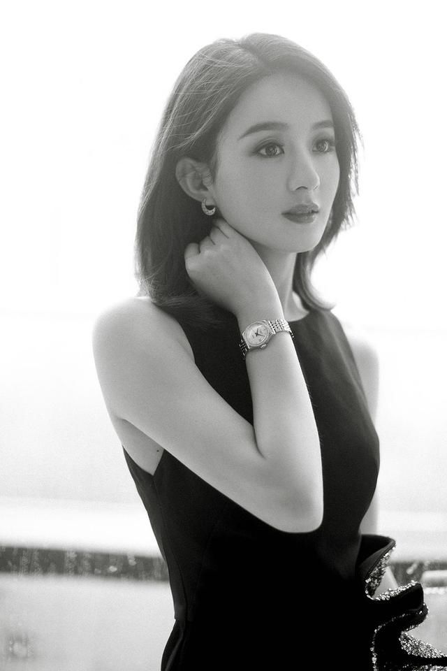 赵丽颖现身南京与粉丝共度七夕，紧身裙破怀孕谣言，粉丝疯狂抓拍