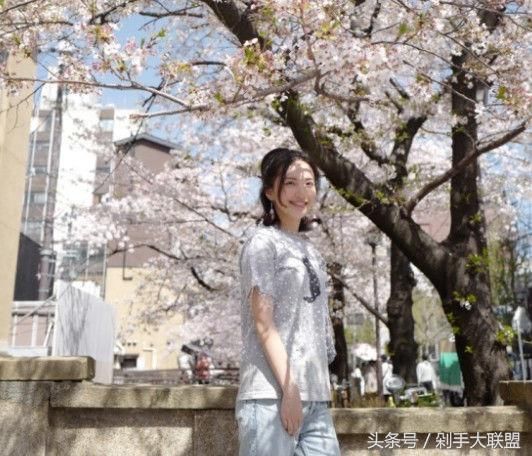 杨幂捧她20部剧怎么都捧不红，最后无奈解约