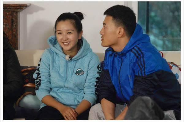 赫子铭疑为求复合买水军发文?何洁霸气回应45字直接上微博热搜!