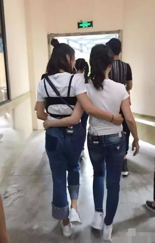 64岁的赵雅芝衣服穿得比少女还年轻,真是让人汗颜