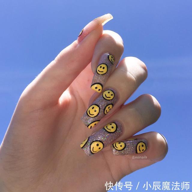  「创意」抽象画、甜美法式、百变圆点，5款可在家DIY的创意美甲