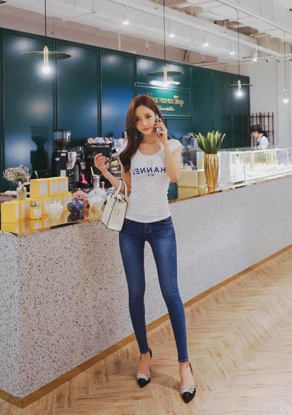 时尚穿搭:想要展现你的腿部线条,你还差一条牛仔裤