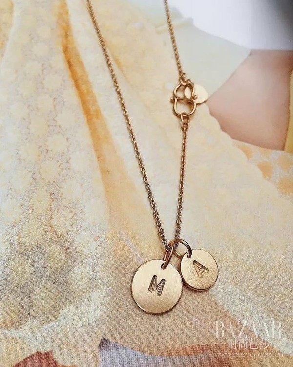 好闺蜜的钱币项链爆红 我也默默加进了购物车里！