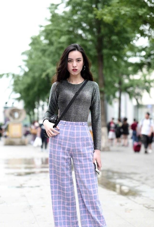 『连体』吊带连体裤搭配高跟凉鞋,时尚又性感的风格,搭配出女神般的气息