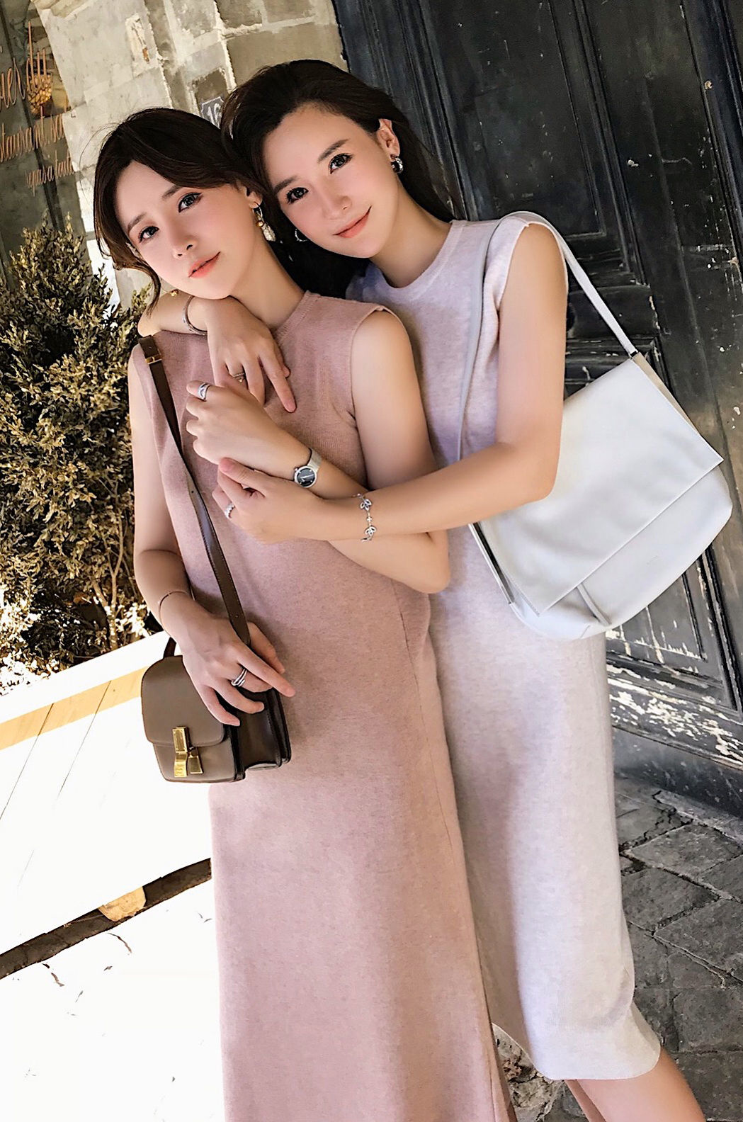 连衣裙嘛，穿的必须得应季，秋天就应该穿针织款的，女神气质十足