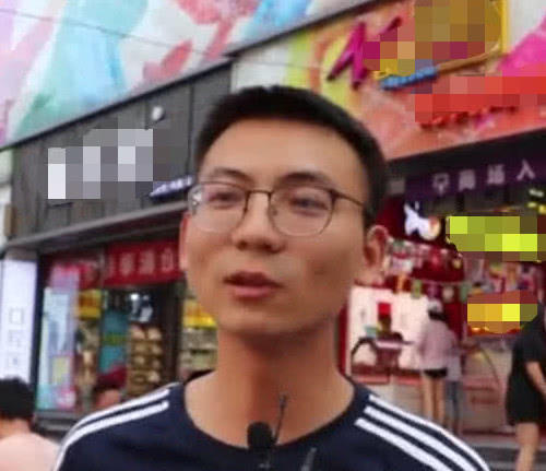 怎样判断女生素颜还是化妆？男生回答如此机智！网友：吃个豆腐可