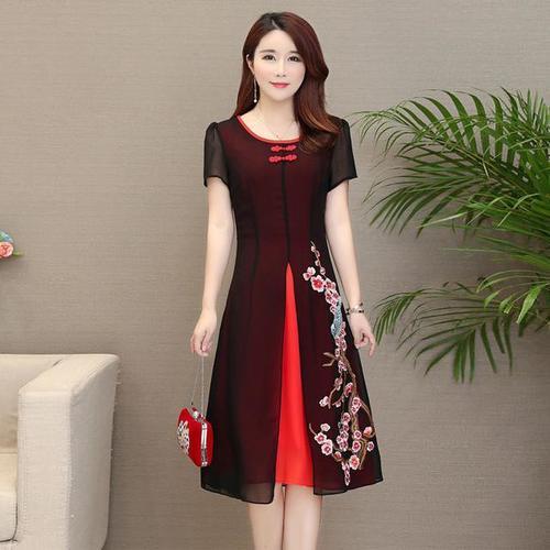 女人上了40怎么能没有件“中国风”的旗袍,展现独属于你的优雅