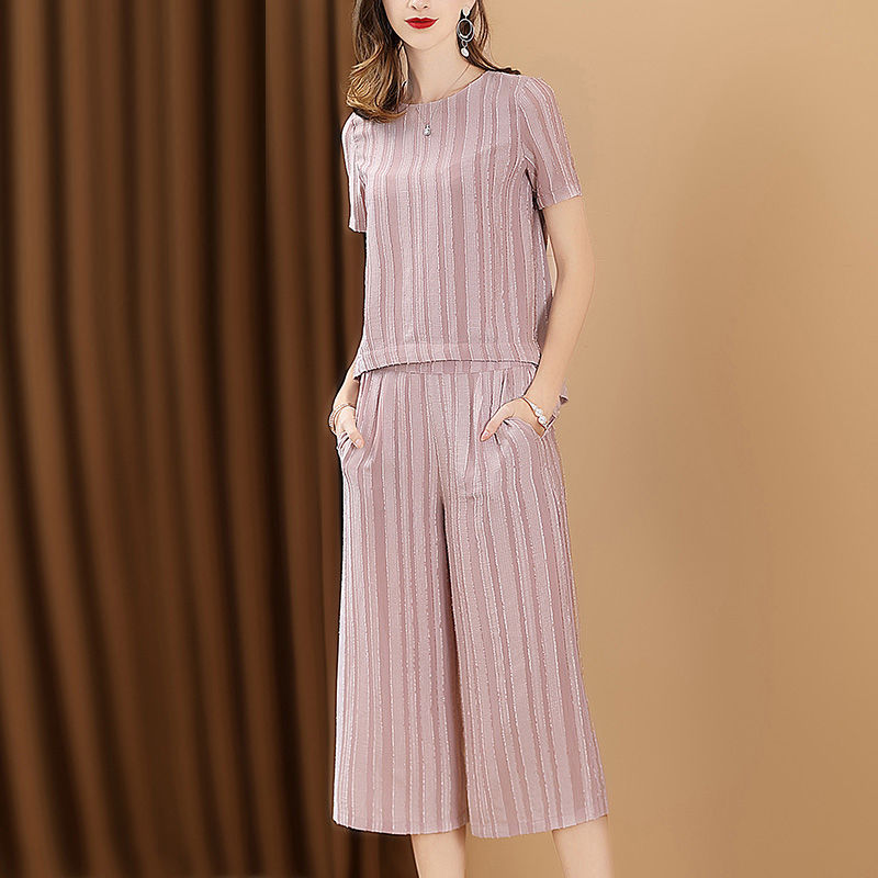 女人过了40岁别穿太花!学学下面女人怎么穿，洋气迷人美翻天