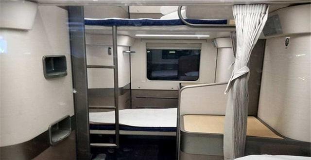中国高铁再创辉煌，双层卧铺高铁通行了，旅客表示像住宾馆
