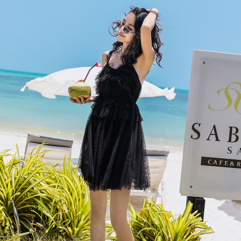 姐姐的连衣裙穿的好漂亮,你看看下图,比夜店的还性感洋气