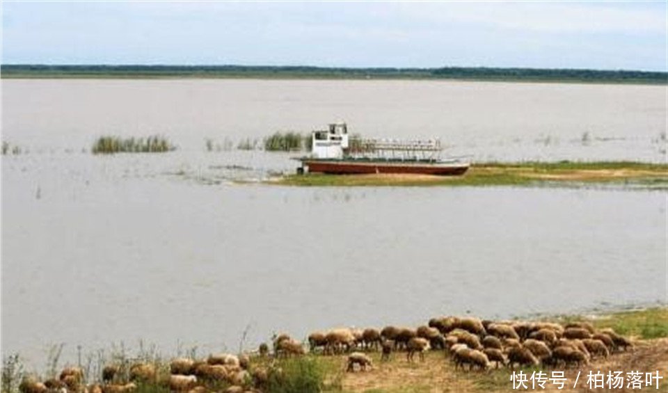 亚洲最大沙漠水库存储容量达1.92亿立方米,出动1万名民工修建