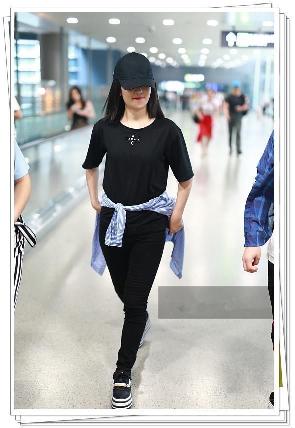 没毛晓彤少女脸真别把衬衫系腰上，像谢娜一样秒变女汉子就尴尬了